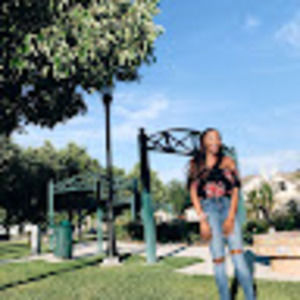 Meet your Posher, Devony